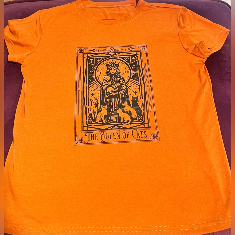 NWOT Queen of Cats tshirt